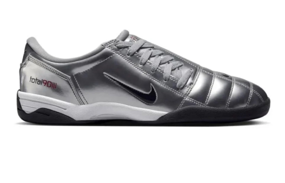 NIKE TOTAL 90 “silver”